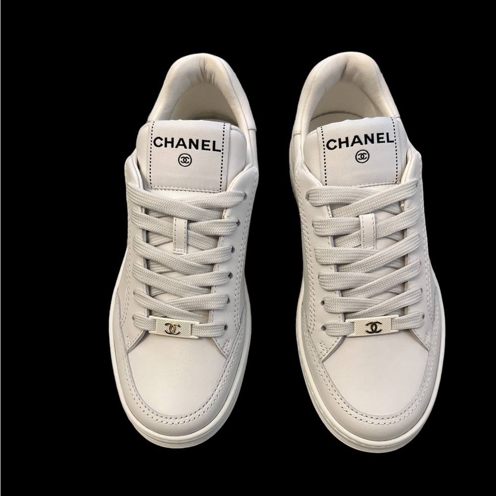 Chanel Sneaker Trainer Gold CC HW 23A White G45085 Size 35.5 NIB